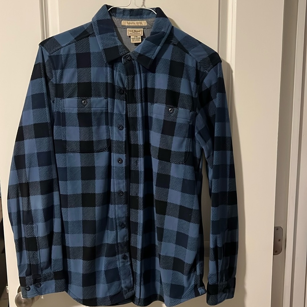 L.L. Bean slightly fitted S Reg 100% polyester blue/black plain button down